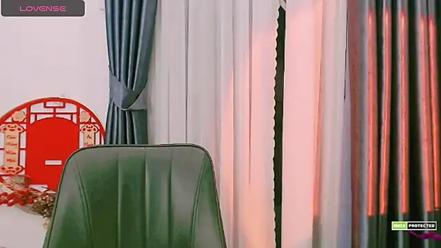 Snapshot of Na_baby chatting on 10.23.25 Na baby online show from 10.23.25