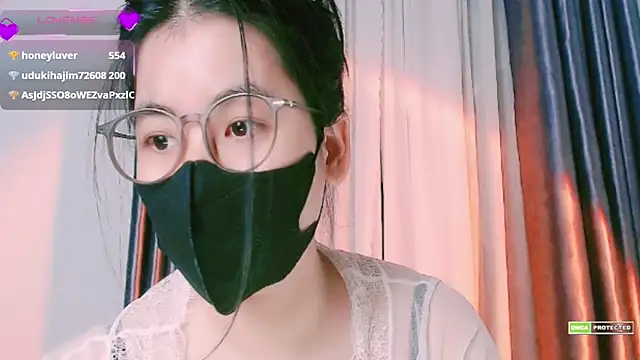 Snapshot of Na_baby chatting on 10.25.25 Na baby online show from 10.25.25