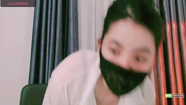 Snapshot of Na_baby chatting on 10.28.25 Na baby online show from 10.28.25