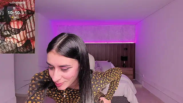 Snapshot of karlaa_james chatting on 12.03.25 karlaa james online show from 12.03.25