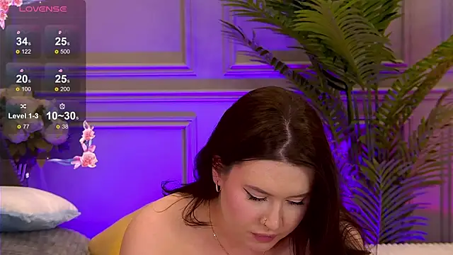 TrishaWinslet online show from 02.21.25