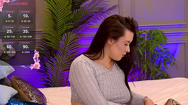 TrishaWinslet online show from 02.28.25