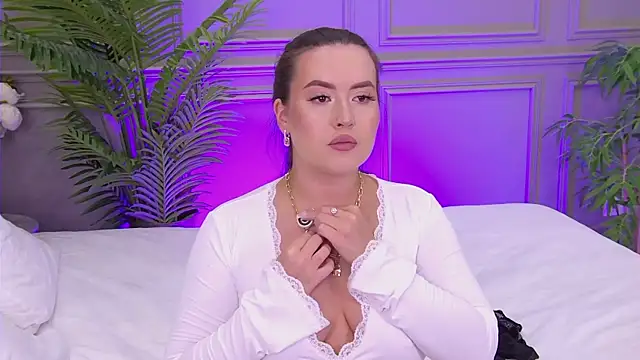 TrishaWinslet online show from 11.15.25