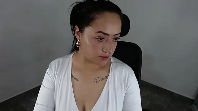 jjulietha95 online show from 06.19.26