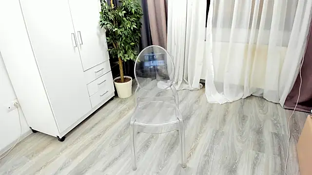 Snapshot of SpiceCarla chatting on 01.04.25 SpiceCarla online show from 01.04.25