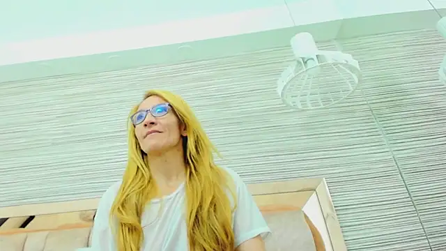 Snapshot of maddy_cartter chatting on 09.09.25 maddy cartter online show from 09.09.25