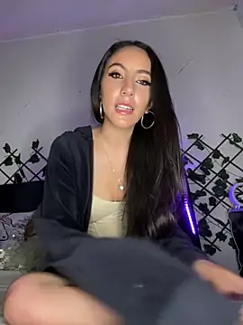 Snapshot of FrancellyHot chatting on 02.06.25 FrancellyHot online show from 02.06.25