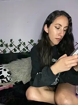 Snapshot of FrancellyHot chatting on 10.14.25 FrancellyHot online show from 10.14.25