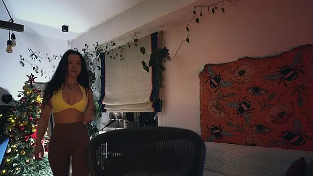 Snapshot of Leona_Mell chatting on 12.14.25 Leona Mell online show from 12.14.25