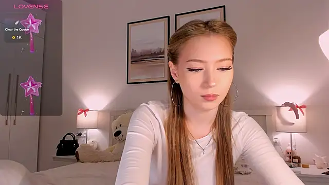 Snapshot of diana_nier chatting on 05.18.26 diana nier online show from 05.18.26