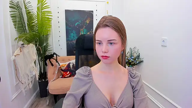 Snapshot of MileyWings chatting on 10.30.25 MileyWings online show from 10.30.25