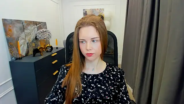 Snapshot of MileyWings chatting on 05.10.26 MileyWings online show from 05.10.26