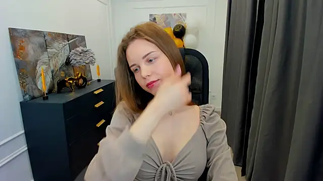 Snapshot of MileyWings chatting on 05.11.26 MileyWings online show from 05.11.26