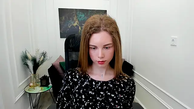 Snapshot of MileyWings chatting on 06.14.26 MileyWings online show from 06.14.26