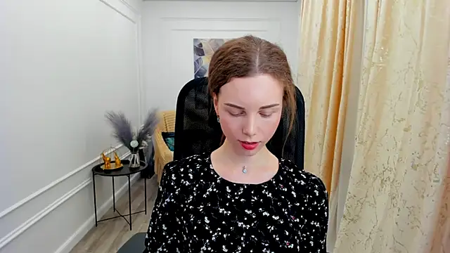 Snapshot of MileyWings chatting on 06.17.26 MileyWings online show from 06.17.26