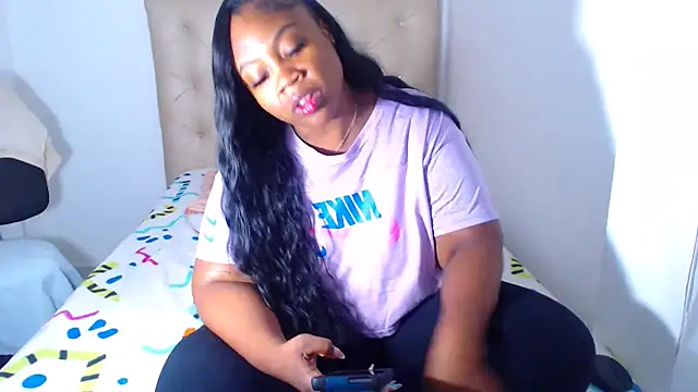 Snapshot of Megaanfox chatting on 11.10.25 Megaanfox online show from 11.10.25