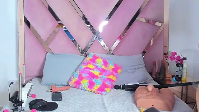 Snapshot of Freyaht chatting on 11.18.25 Freyaht online show from 11.18.25