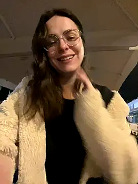 Snapshot of Alicia_Hot1 chatting on 11.16.25 Alicia Hot1 online show from 11.16.25