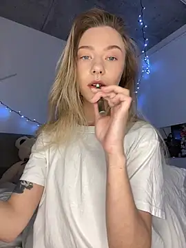 Snapshot of _urbestie_ chatting on 01.11.26 urbestie online show from 01.11.26