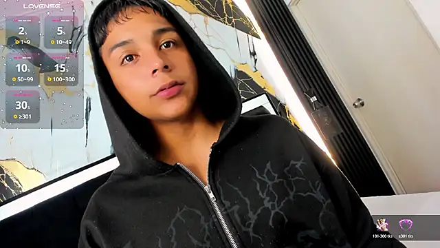 Snapshot of Seductivo_jr chatting on 03.18.26 Seductivo jr online show from 03.18.26