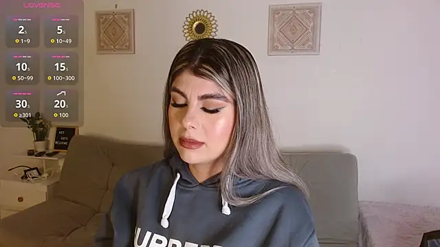 Snapshot of Abigail_29 chatting on 10.10.25 Abigail 29 online show from 10.10.25