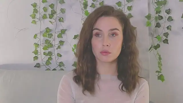 Snapshot of MiaNell chatting on 03.10.25 MiaNell online show from 03.10.25