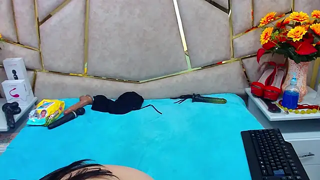 NaomyPrinces online show from 02.16.25