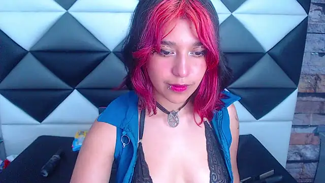 Snapshot of UnderBaby_ chatting on 12.14.24 UnderBaby online show from 12.14.24