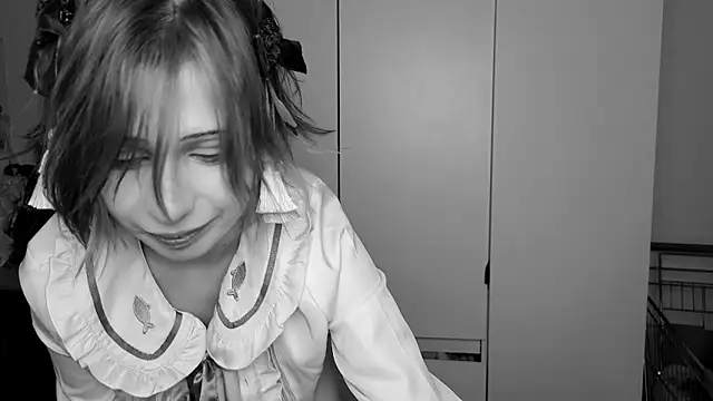 Snapshot of Moon_Lollie_ chatting on 11.22.25 Moon Lollie online show from 11.22.25