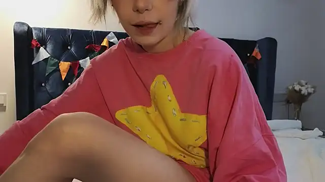 Snapshot of Moon_Lollie_ chatting on 01.12.26 Moon Lollie online show from 01.12.26