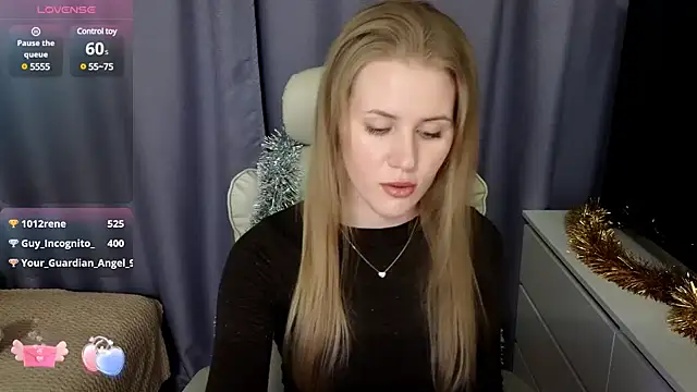 Snapshot of IsabelAllen chatting on 12.18.24 IsabelAllen online show from 12.18.24