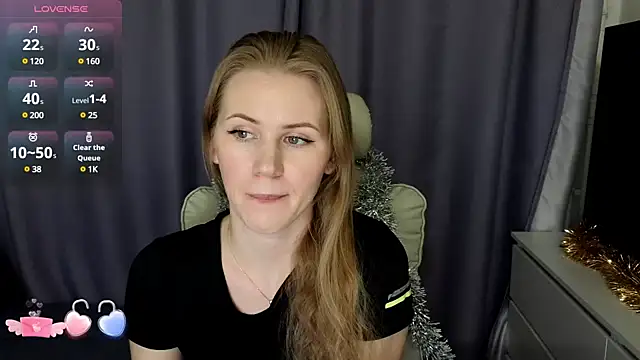 Snapshot of IsabelAllen chatting on 01.04.25 IsabelAllen online show from 01.04.25