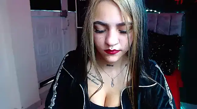 Snapshot of Violettasquirt chatting on 01.07.25 Violettasquirt online show from 01.07.25