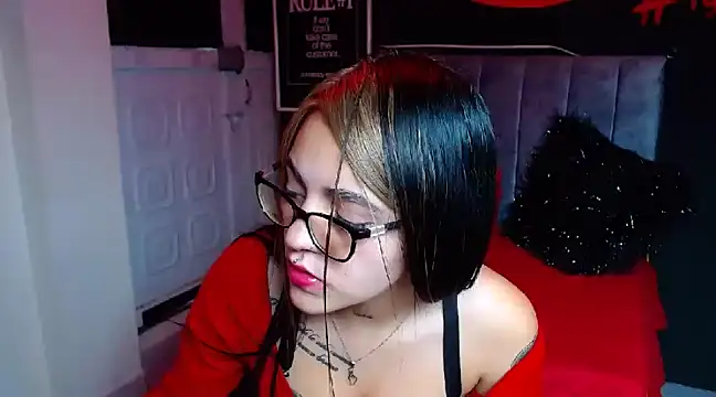 Snapshot of Violettasquirt chatting on 01.08.25 Violettasquirt online show from 01.08.25