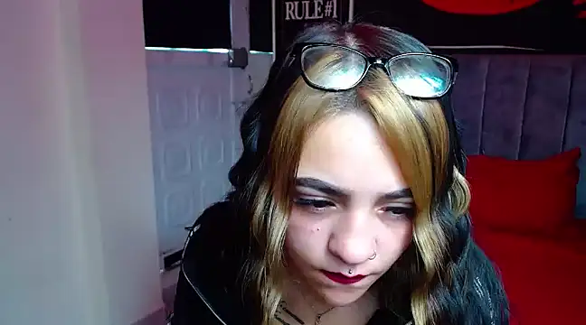 Snapshot of Violettasquirt chatting on 01.22.25 Violettasquirt online show from 01.22.25
