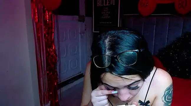 Snapshot of Violettasquirt chatting on 02.27.25 Violettasquirt online show from 02.27.25