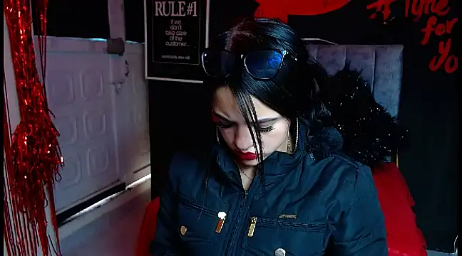Snapshot of Violettasquirt chatting on 03.21.25 Violettasquirt online show from 03.21.25