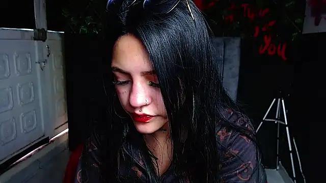 Snapshot of Violettasquirt chatting on 05.11.26 Violettasquirt online show from 05.11.26