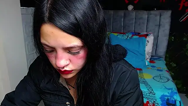 Snapshot of Violettasquirt chatting on 05.19.26 Violettasquirt online show from 05.19.26
