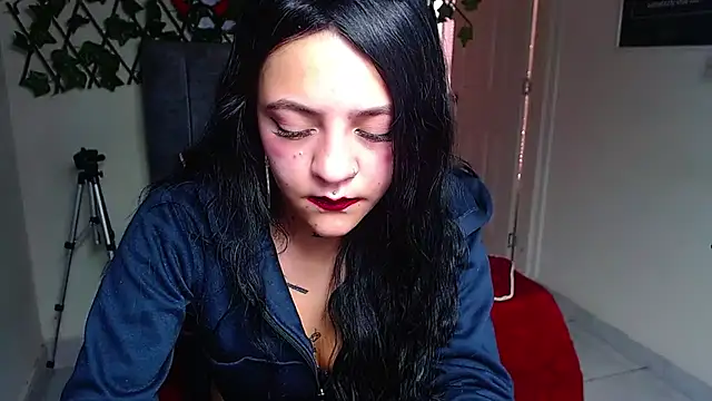 Snapshot of Violettasquirt chatting on 06.01.26 Violettasquirt online show from 06.01.26