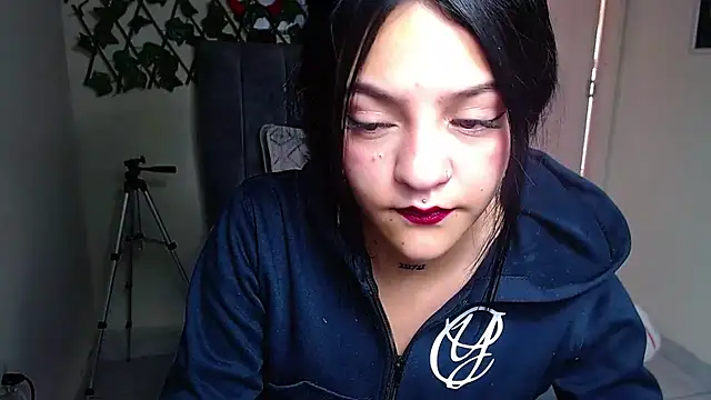 Snapshot of Violettasquirt chatting on 06.10.26 Violettasquirt online show from 06.10.26