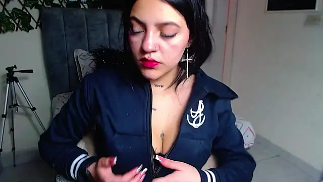 Snapshot of Violettasquirt chatting on 06.13.26 Violettasquirt online show from 06.13.26