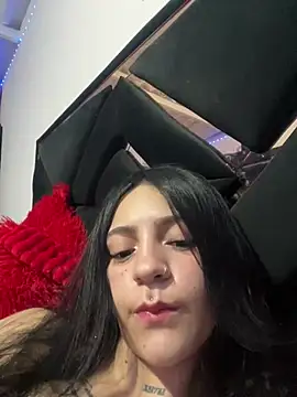 Snapshot of Violettasquirt chatting on 06.15.26 Violettasquirt online show from 06.15.26