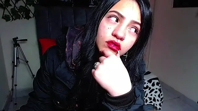 Snapshot of Violettasquirt chatting on 06.22.26 Violettasquirt online show from 06.22.26