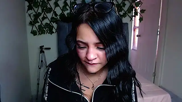 Violettasquirt online show from 08.06.26