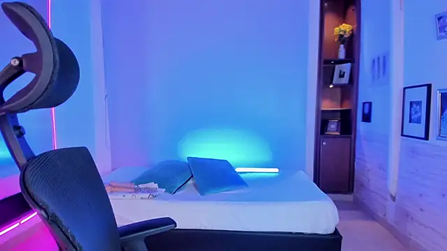 Snapshot of Susann_Ross chatting on 01.24.25 Susann Ross online show from 01.24.25