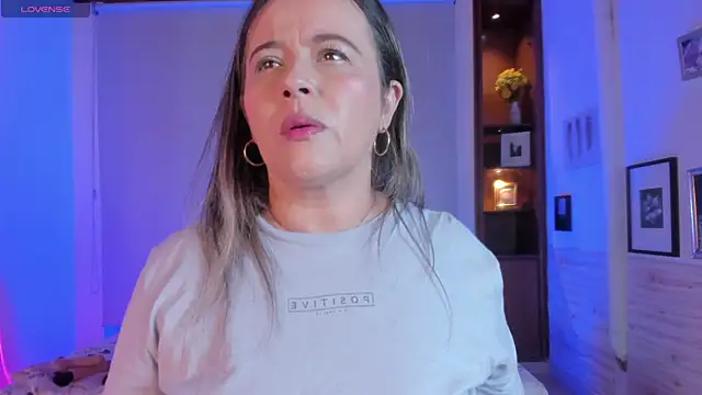 Snapshot of Susann_Ross chatting on 02.15.25 Susann Ross online show from 02.15.25