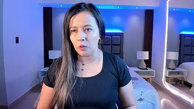 Snapshot of Susann_Ross chatting on 10.01.25 Susann Ross online show from 10.01.25