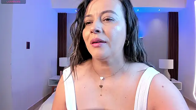 Snapshot of Susann_Ross chatting on 10.06.25 Susann Ross online show from 10.06.25