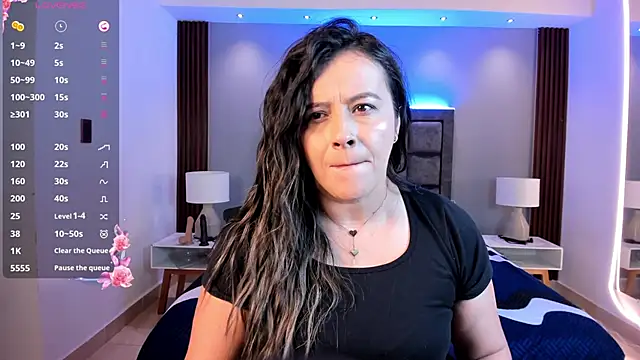 Snapshot of Susann_Ross chatting on 10.08.25 Susann Ross online show from 10.08.25